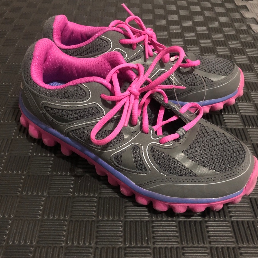 GeoFoam Athletic Shoes size 4